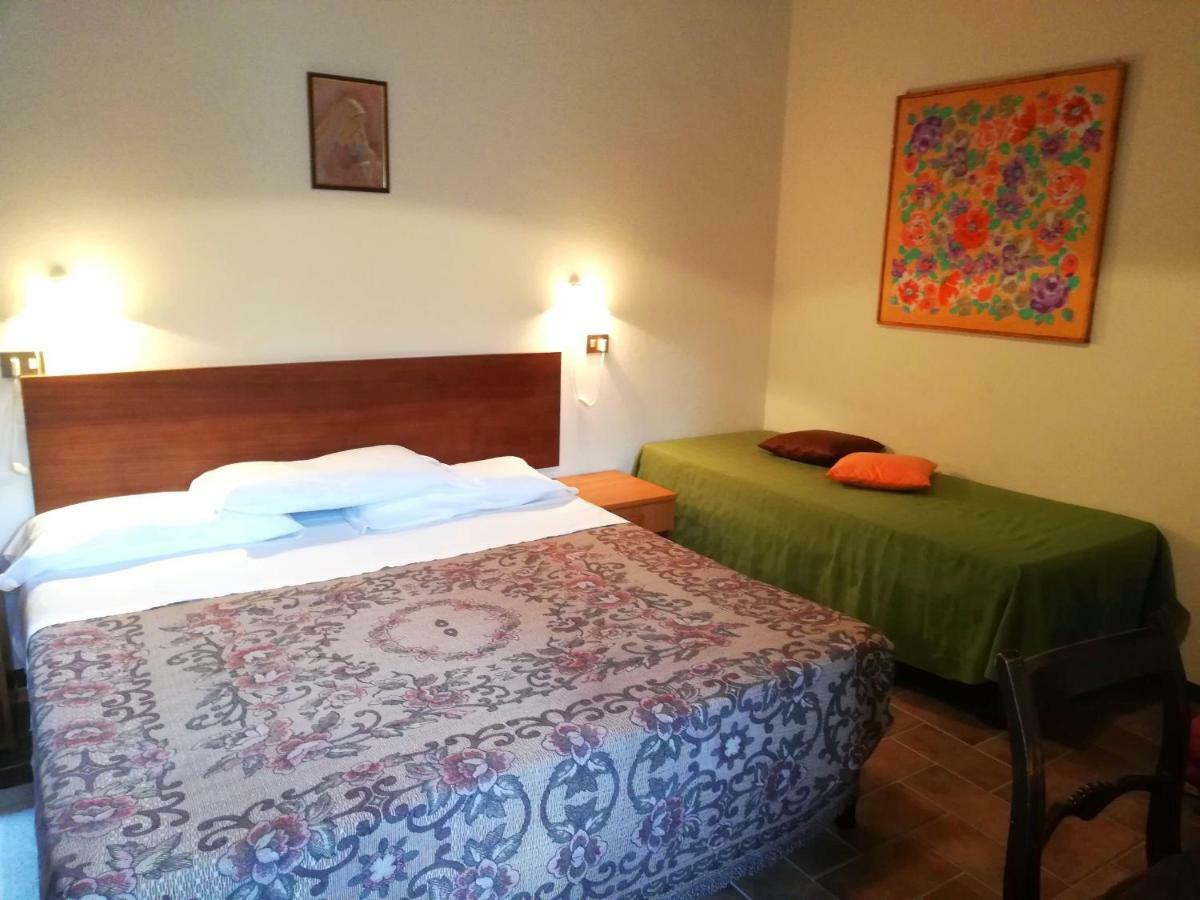 Podere San Guglielmo Guest House Sarteano Ngoại thất bức ảnh